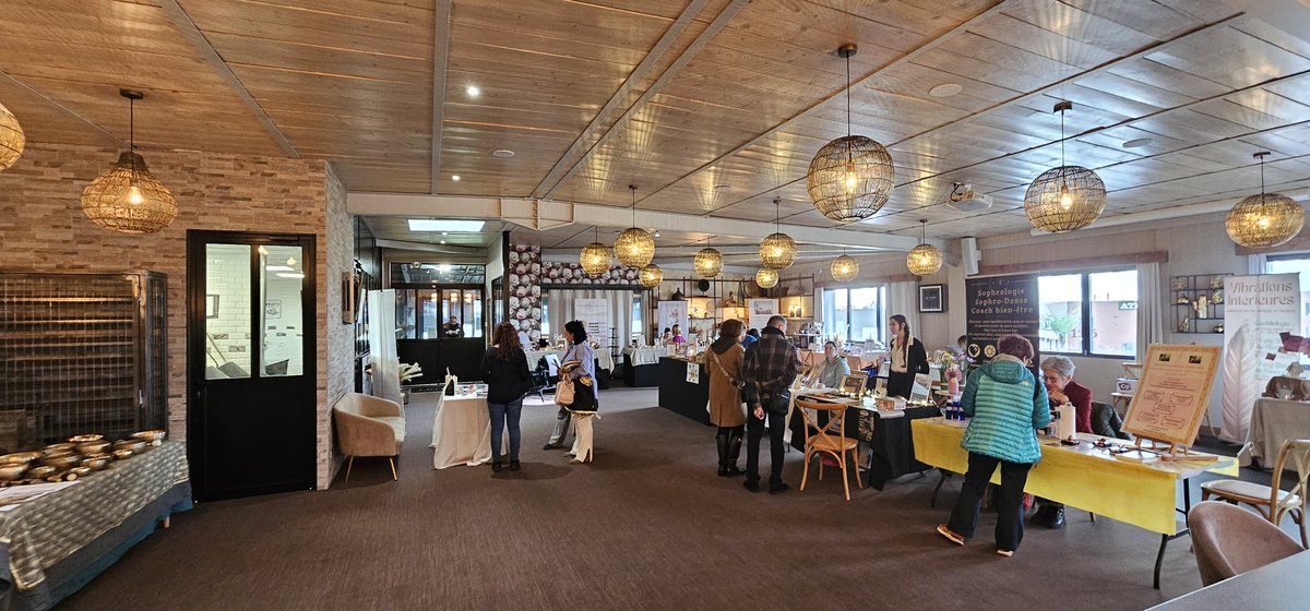 Rouen_gauche's tweet image. Deuxième jour du 1 er Salon du Bien-être LunaZen, nous vous attendons avec plaisir au Loft,  98 All. Louis Blériot, 76520 Boos, 30 exposants bien être, accès PMR et buvette. De 10H à 18H ☺️☺️☺️ #rouen #boos #bienêtre #zen