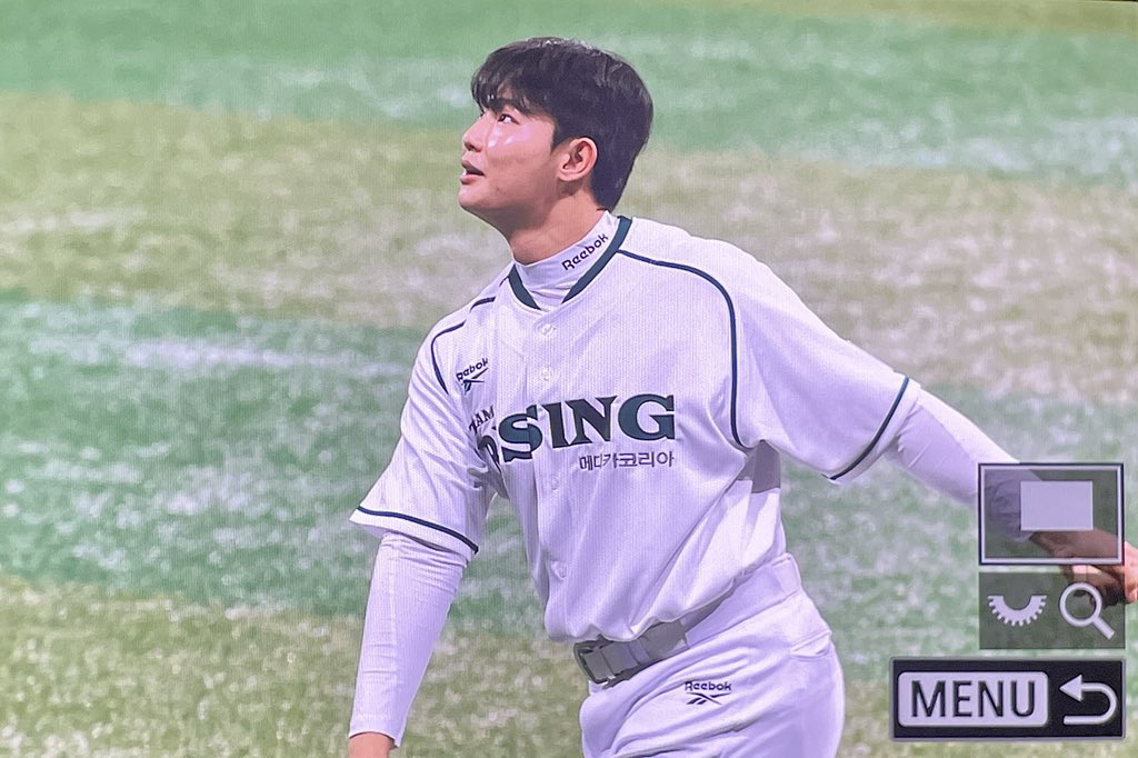 코드 tweet media