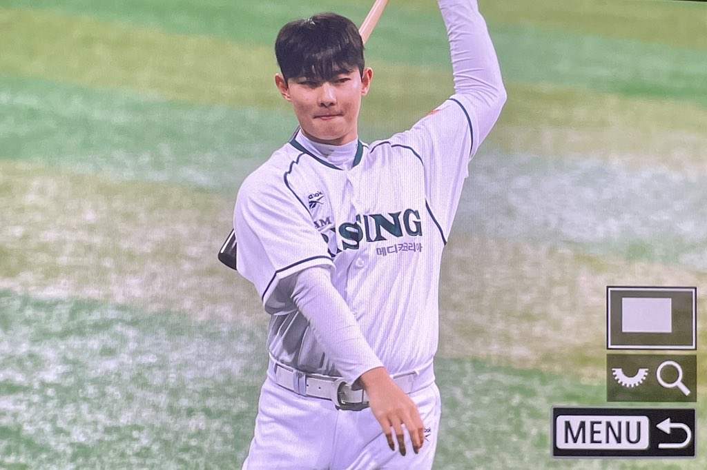 코드 tweet media