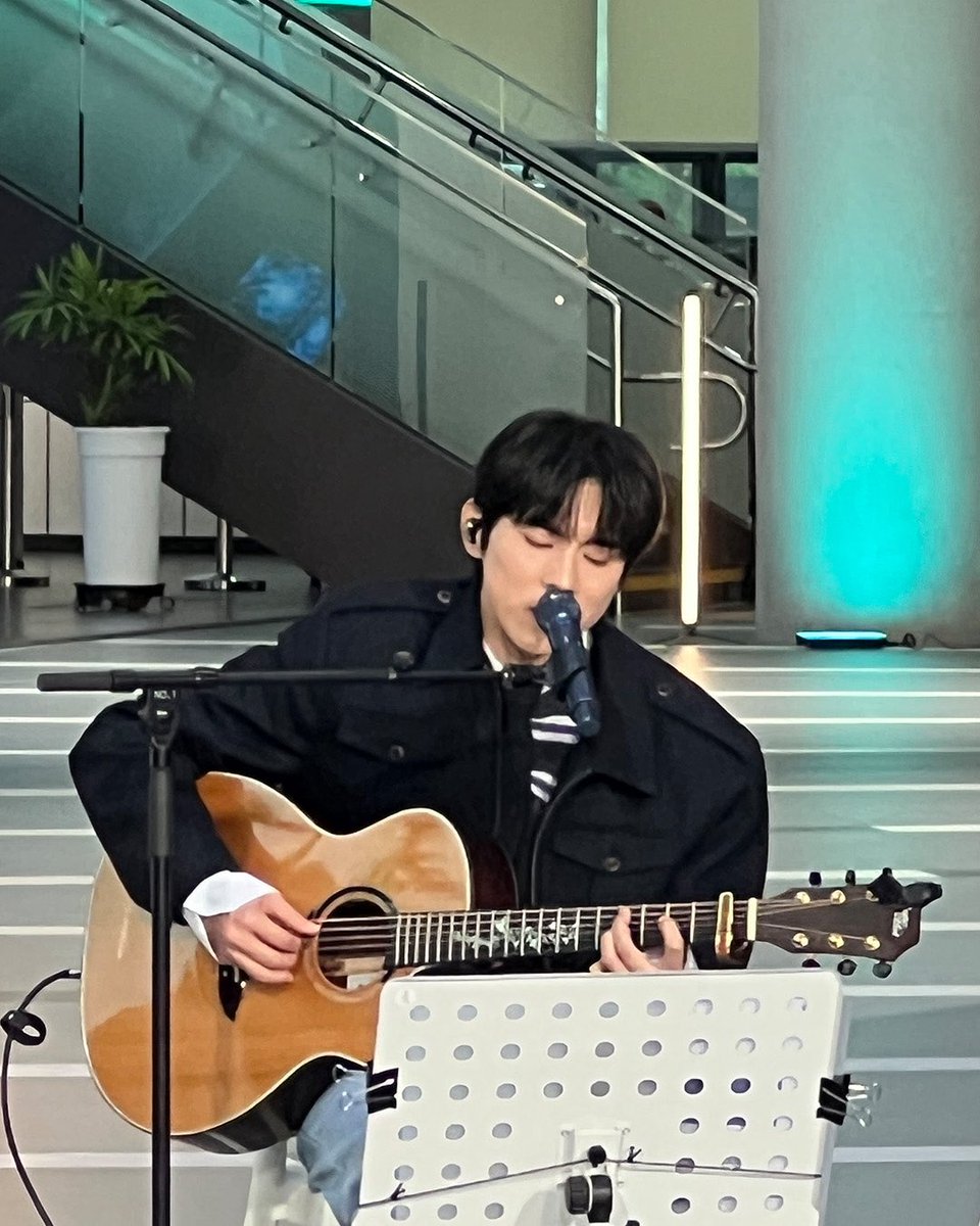 isaac_official_'s tweet image. 📺

오랜만에 경주에서의 비긴어게인 오픈마이크🎤
신곡 무대도 함께 보여드릴 수 있어서 행복했습니다😊🔥

다들 안녕, 잘 지내.👋

#홍이삭 #IsaacHong
#BeginAgain #OpenMic