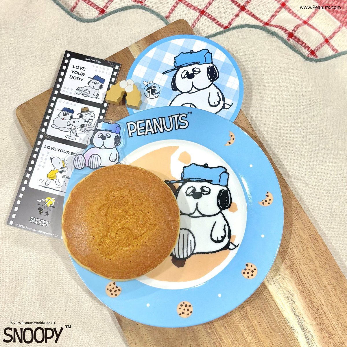 #限定銅鑼燒 看著就好有食慾～
圓滾滾的歐拉夫款是香濃奶油夾心
經典史努比款則是濃郁紅豆餡
恰到好處的甜度讓人欲罷不能🍯

來到雪夜聖誕派對，記得把兩款都帶走！！
活動時間｜11 月 22 日 — 12 月 28 日
活動地點｜台北松山文創園區 男澡堂
👉周邊這裡買：reurl.cc/3M2zNl

#花生漫畫