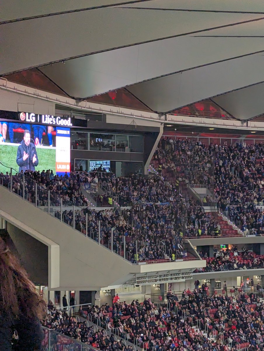 EdinburghNJS's tweet image. Enjoyed the game last night. Nice to see a great reception for Santi Cazorla when he was subbed too. 😅 9pm kick offs will never not be weird though! #AtletiRealOviedo