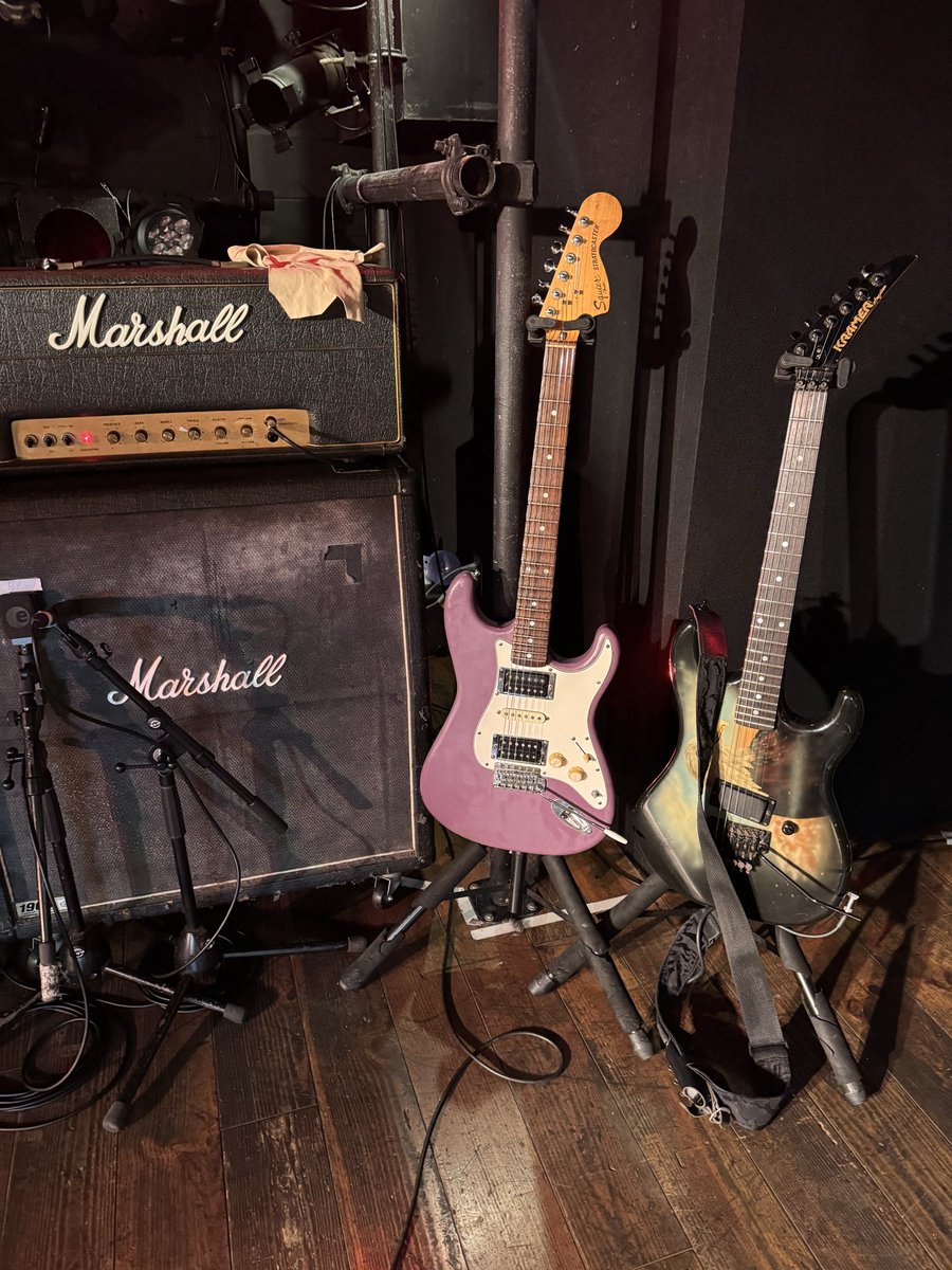 先日のSUPERBLOODの2dayで使った ギター達。 左は寄せ集めパーツの正体