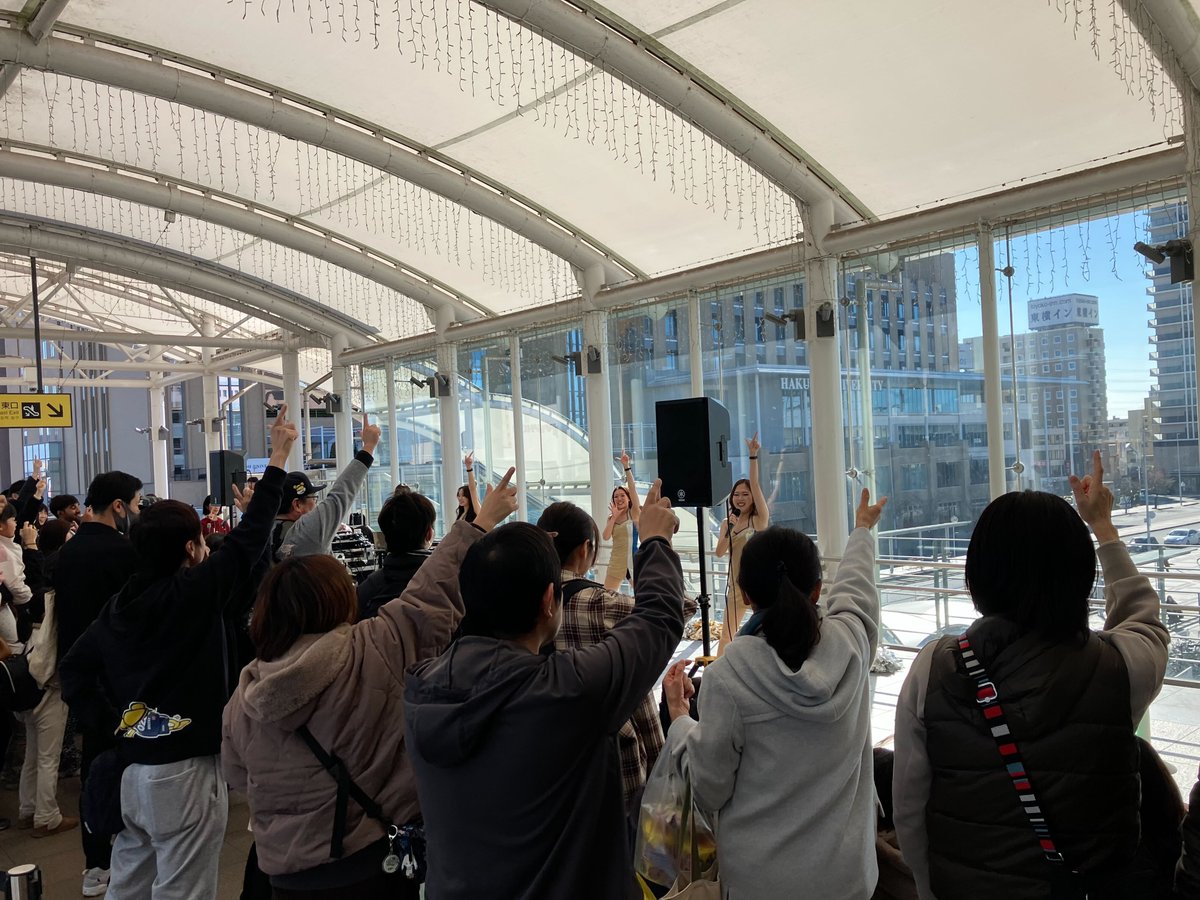 utsunomiyabrex's tweet image. 11/29(土)に小山駅にて開催された「おやまえきなか音楽祭2025」にBREXYのCANA、HIKARI、NONOKAが出演しました。
約100名の方にお越しいただき、一緒にダンスを踊ったり、シュート体験にチャレンジしたり、楽しい時間を過ごすことができました。
#BREX #BREXY