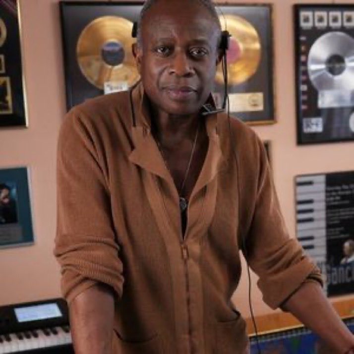 MaxxGhe's tweet photo. 30/11/1953.
Nasce ad Asbury Park (New Jersey) David Sancious, tastierista nella E Street Band di Springsteen.
Darkness At The Edge Of Town: https://t.co/2RwtAtm1Ae…
Born In The USA: https://t.co/VGOqjSBWSe
Tougher Than The Rest: https://t.co/bjc9alLZjm
#DavidSancious https://t.co/tUYmOno26P