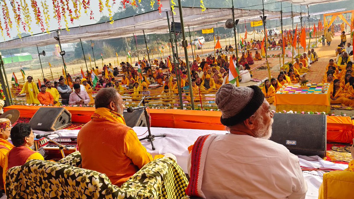 dsvvofficial's tweet image. देव संस्कृति विश्वविद्यालय के प्रतिकुलपति आदरणीय @DrChinmayP जी चार दिवसीय प्रवास के अंतिम चरण में सहजनवां तहसील, गोरखपुर जनपद के प्राणपुर सिधौली ग्राम में आयोजित 108 कुण्डिया विराट गायत्री महायज्ञ में ससम्मान सहभागी बने।