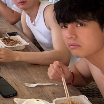 nyhsjtjbts's tweet photo. my honest reaction when someone starts to compare bts to literally anyone else: https://t.co/bbQDGyeyxW
