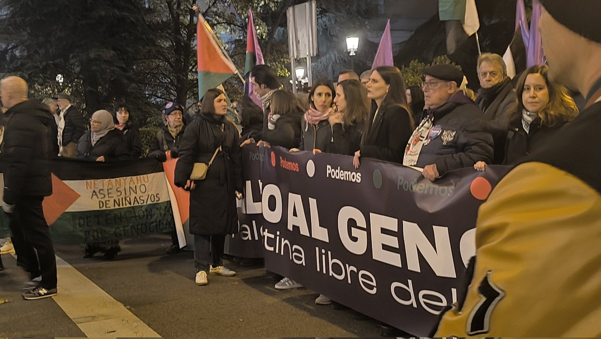 podemosmad's tweet image. Ayer volvimos a salir a las calles para decir  NO al Plan de paz que los gobiernos occidentales han impuesto para callarnos las bocas. Un plan que provoca más  apartheid y  más genocidio.
Seguiremos en las calles hasta que 🇵🇸 sea libre!
#palestinalibreya