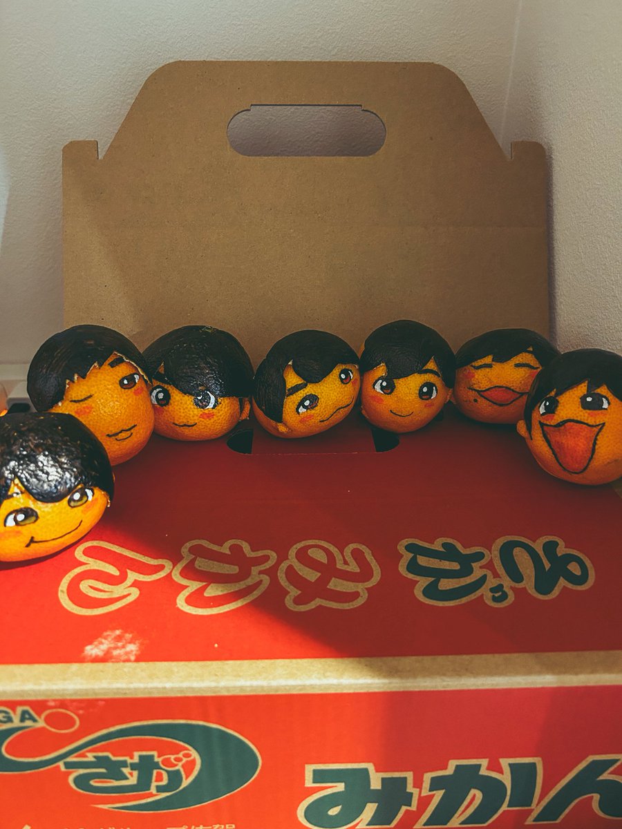 Minan_Challenge's tweet photo. なにわみかん集合🍊🍊🍊🍊🍊🍊🍊
集まるとこんなにきゃわいい〜✨

#みかん　#みかんアート　#なにわ男子 https://t.co/vUwJocmekY