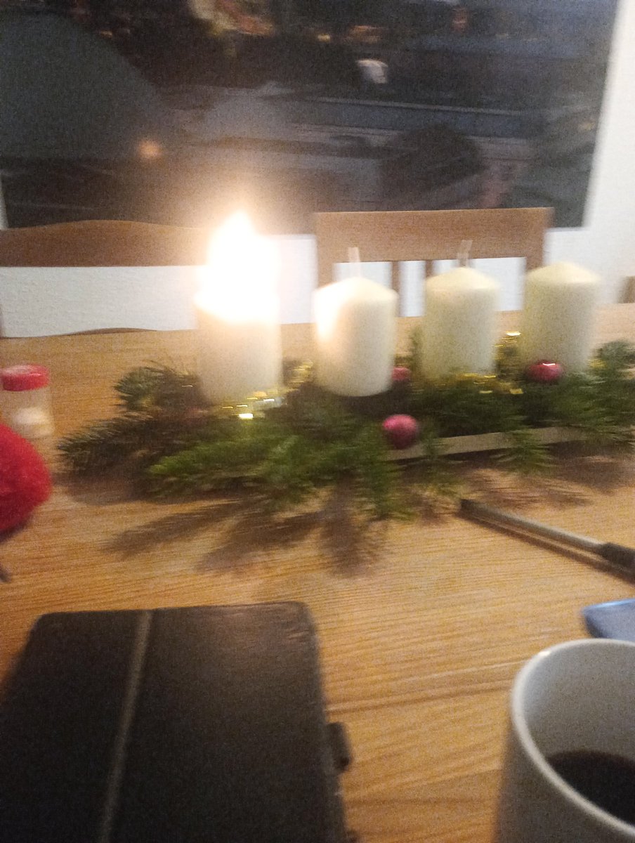 Sehet die erste Kerze brennt. Frohen Ersten Advent euch 🙏