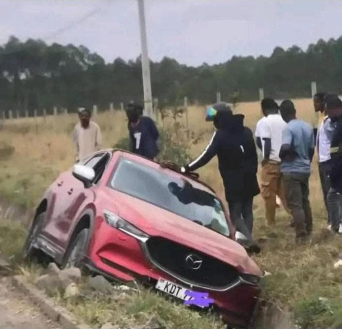 gari_za_kenya_'s tweet image. The only situation where the rich listens to a poor man&apos;s advice