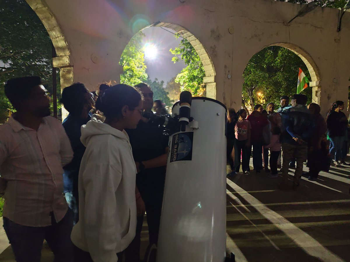 OVSRCSC's tweet image. Rajkot Sky Watch saw about 3500 participants -a new record for Big Bang Astronomy Club of CSC Rajkot. #Astronomy #skywatch #telescope  @narottamsahoo @InfoGujcost  @PMOIndia @CMOGuj  @IndiaDST @dstGujarat @DDORAJKOT1 @CollectorRjt @smartcityrajkot