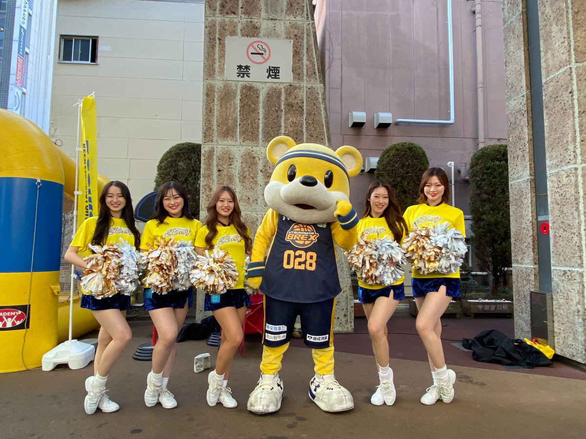 utsunomiyabrex's tweet image. 11/30(日)、オリオンスクエアにて行われた「宮フェス2025」に#028 ブレッキーとBREXYのAKARI、NENE、NONOKA、RIKO、YUUKIが出演しました。
大きな声で一緒にダンスを踊ったり、シュート体験にも参加いただき、ありがとうございました！
#BREX #BREXY