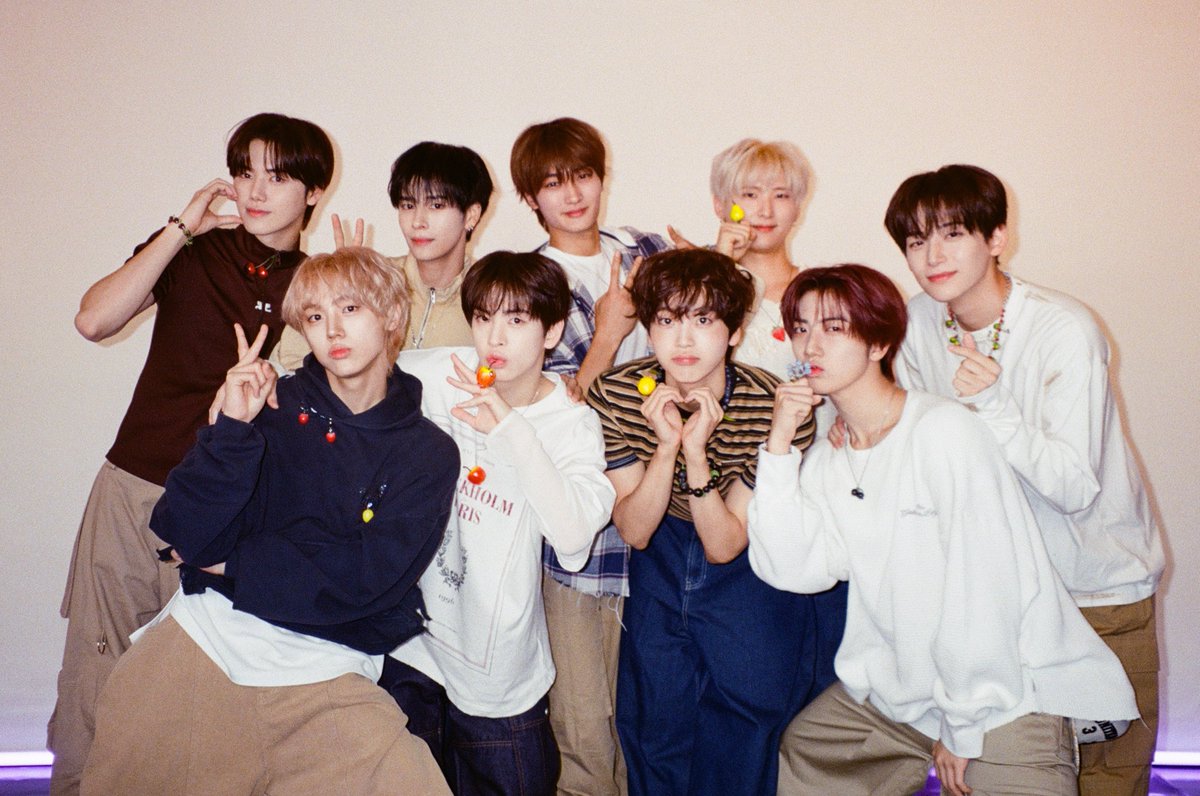 필름카메라로 기록한 11월의 추억📸 12월에도 쭈욱 엠투와 함께해요❣ #11월의엠투 #M2film #릴레이댄스 #CRAVITY #크래비티 <a href="/CRAVITYstarship/">CRAVITY OFFICIAL</a>