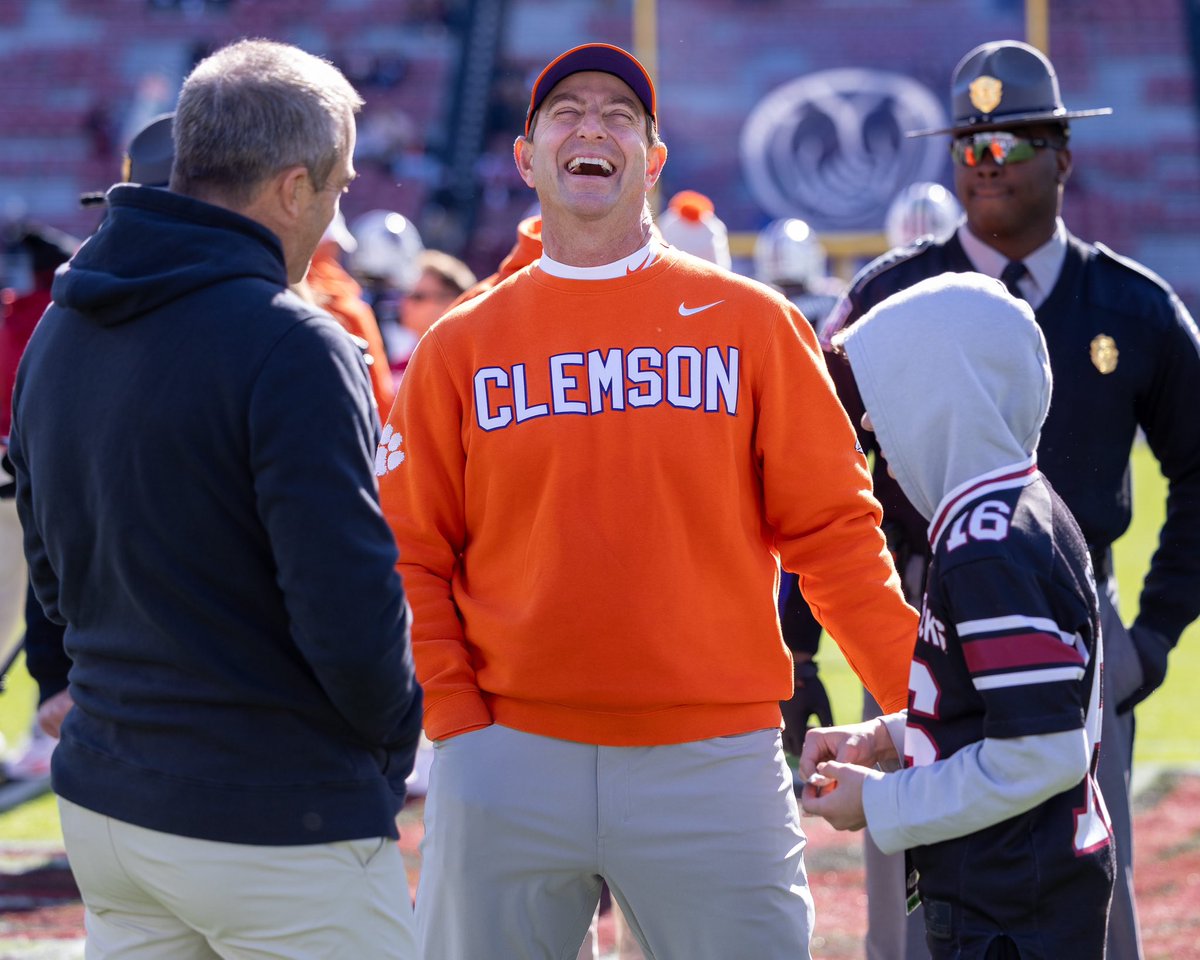 parkers_tiger's tweet image. You will not see a cuter pregame
mid field meeting than the one between @clemsonfb coach Dabo Swinney and @GamecockFB coach @CoachSBeamer ‘s son Hunter.