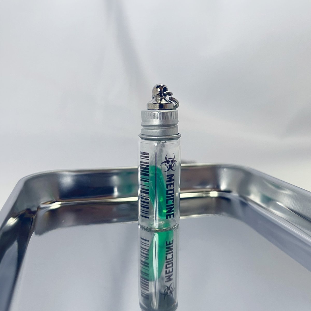 kisou_workshop's tweet image. これ。ラスト１ですがありました…

（全8種）錠剤ネックレス　小瓶（クリアグリーン） | 奇想工房（kisou workshop） kisouworkshop.booth.pm/items/5921675 #booth_pm