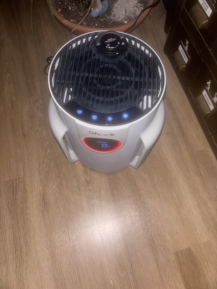 megapubes's tweet image. Pro tip: if you need to fart do it in one of these 
#sharkairfilter #circulate #cleanseyourchakras