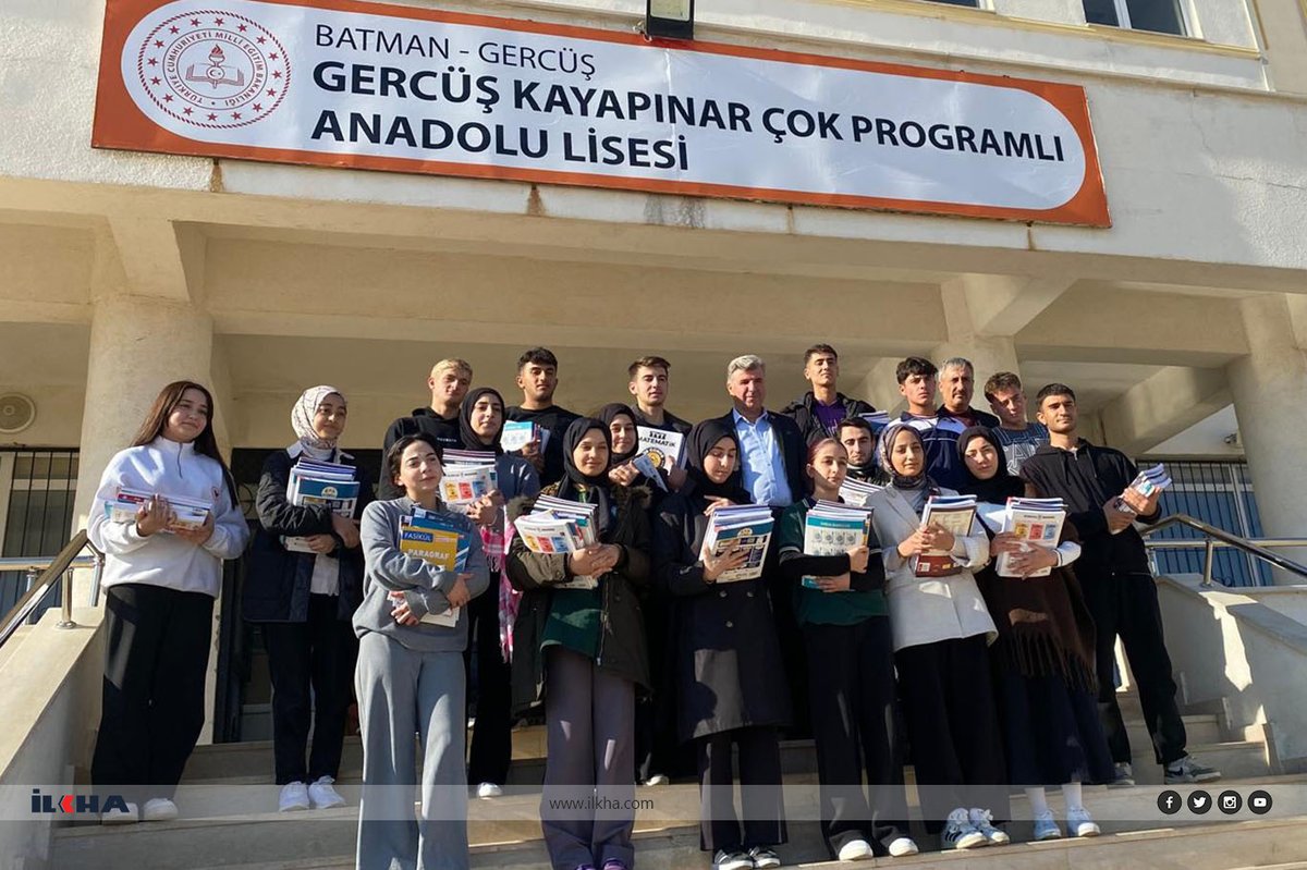 Kayapınar Belediye Başkanımız Samir Özhan, üniversite adayı öğrencilere kaynak kitap desteğinde bulundu.

Belediye Başkanımız Özhan, üniversiteye hazırlanan tüm öğrencilere başarılar dileyerek, öğrencilerin eğitim sürecine katkı sunmaya devam edeceklerini ifade etti.