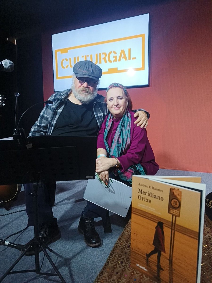Foi un gran sábado o que vivimos en <a href="/culturgal/">Culturgal</a>. Tivemos con nós a #AndreaFManeiro, #MaríaLandesa, #AuroraMarco e <a href="/martinhonoriega/">Martiño Noriega</a> asinando os seus libros. E o recital poético-musical de Andrea F. Maneiro con #ManuelDopico. Foi unha xornada inesquecible. Hoxe, derradeiro día.