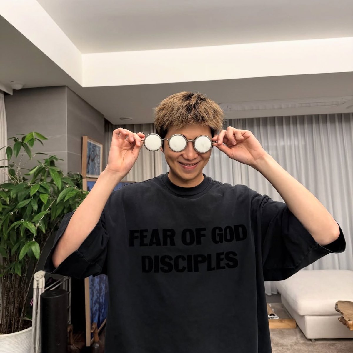 rmarchives's tweet image. our lil silly guy