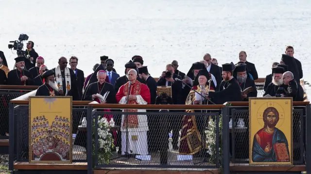 YusufElmas's tweet image. Herif Vatikan’dan çıktı geldi, 3 gündür milletin suratına baka baka memlekette köşe bucak istavroz çıkarıyor…

Bizim çam ağacı alerjili tarih goygoycuları koro halinde “Atatürk’ün izin vermediğine dair belgeniz var mı” diye zırlıyor iyi mi…🤦🏻‍♂️

Tevdih-i Tedrisat Kanunu’nu…