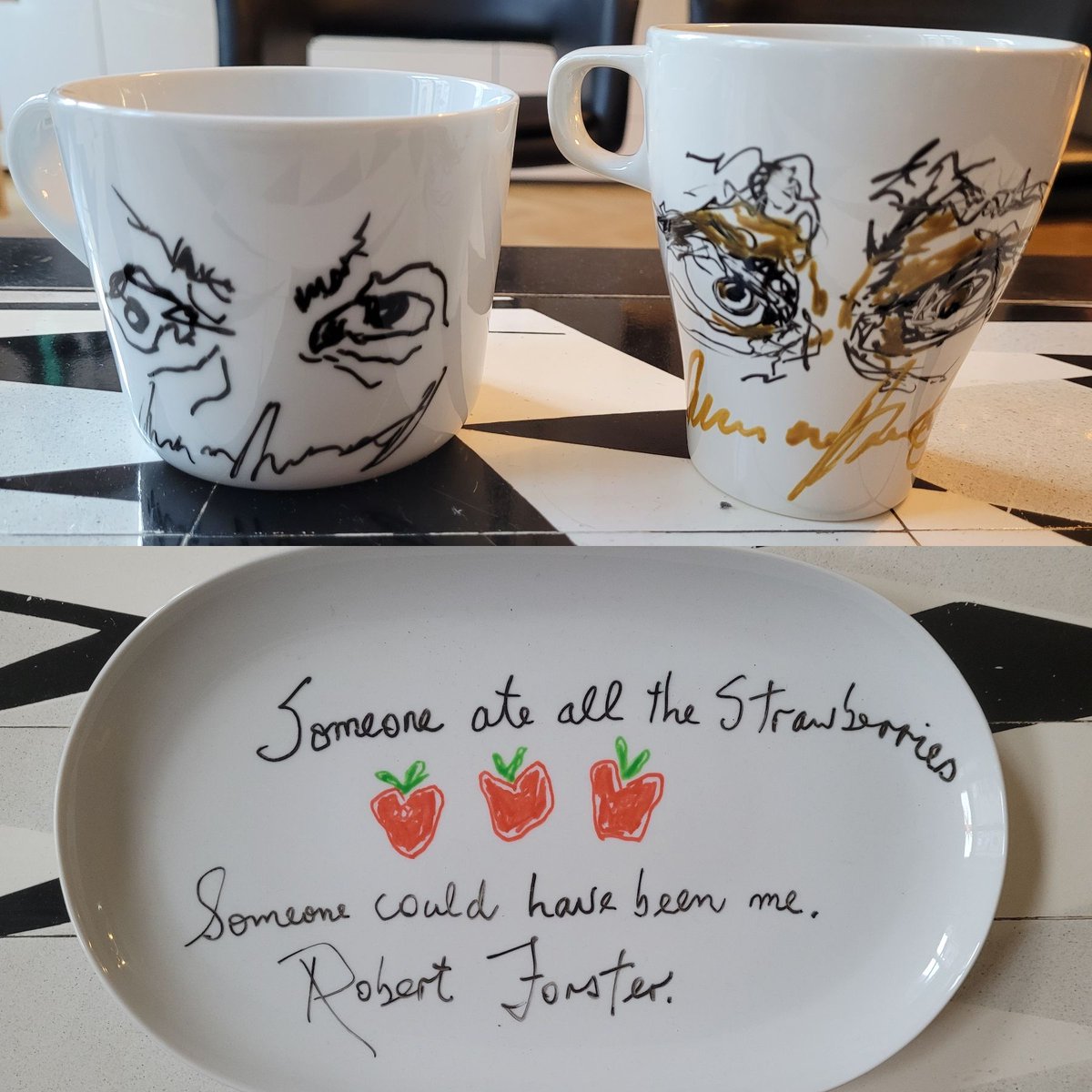 VM i porslinsmåleri avgjordes nyligen hemma hos mig. På delad förstaplats kom Anna von Hausswolff och Robert Forster. Denna unika servis lottas ut bland de tappra kulturmecenater som stöttar podden "Hemma hos Strage" via Patreon. hemmahosstrage.se