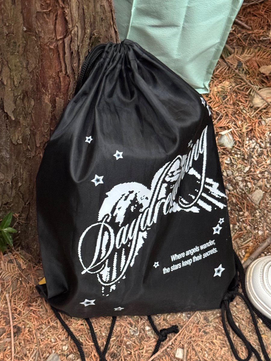 #RT 좀 부탁드립니다!!ㅜㅜ

팝업에서 짐색 떨구신분 찾아가주세요..!! 팝업에서 나오는길에 교환장소에 있습니다! 안에 중요한거 들어있을까봐 너무 불안하네요ㅜㅜㅜ