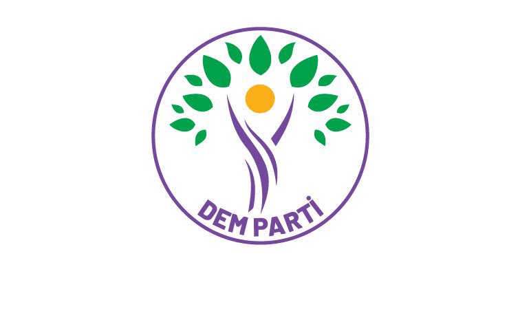 Cizre Belediye Eşbaşkanlarımıza yönelik tehdit kabul edilemez!

Toplumsal barış umudunun güçlendiği bir dönemde, eşbaşkanlarımız Güler Tunç Yerbasan ve Abdurahim Durmuş’un Cizre’de gerçekleşen sempozyuma katılımı hukuksuz biçimde engellendi. Şırnak emniyet amirinin kadın
