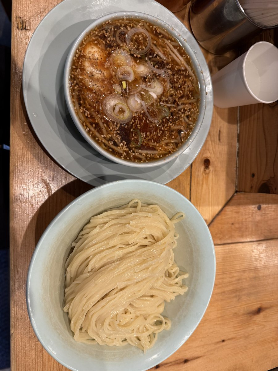 🍥12月のお知らせ🍥
街の灯りも一段と華やぎ、年の瀬の気配が近づいてきました🎄
2025も残り1ヶ月、事故や怪我、病気をしないよう気を引き締めて行きましょうねー😉

写真は下北沢のなおちゃんラーメン（2回目）で初のもり中華を食べて来ましたよ😊🍜

では12月も宜しくお願いします❄️