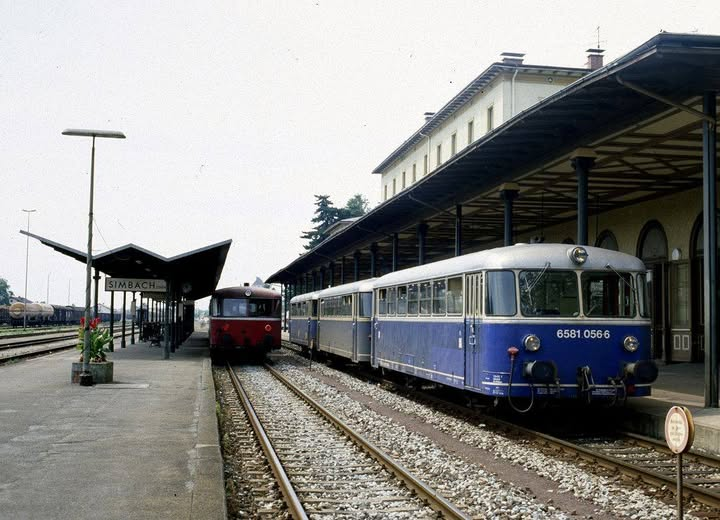 Simbach am Inn, ( Alemania ). Schienenbus, ( ferrobús alemán ), 22 de julio de 1989.-
 Foto : Johannes Schmoll.