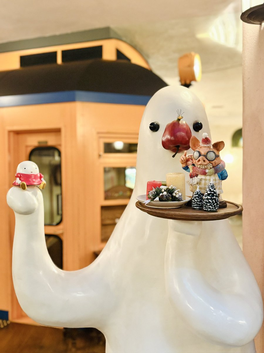 クリスマス仕様のパン種くん。 監督も、冬らしくしています