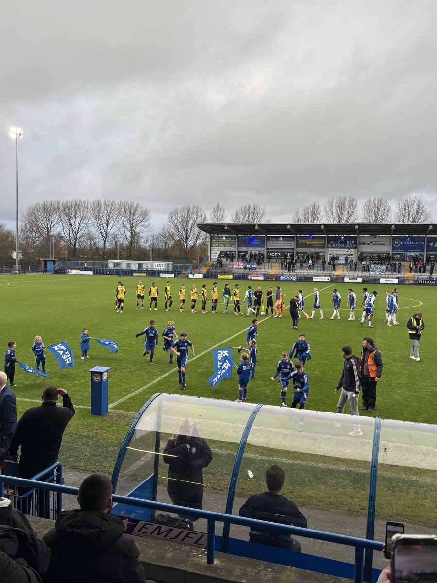 Fantastic day supporting our two favourite teams! <a href="/CurzonAshton/">Curzon Ashton</a> hospitality was spot on as always, lovely to catch up with our Curzon friends! Well done to <a href="/MahonCraig/">Craig Mahon</a> and Fylde on the win! <a href="/vickie_horrocks/">Vickie Louise</a>