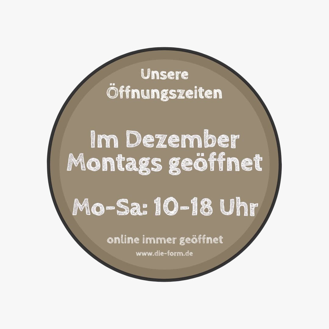 IM DEZEMBER AUCH MONTAGS GEÖFFNET
Im Dezember öffnen beide Läden zusätzlich auch montags.
Den ganzen Monat über gilt:
Mo – Sa von 10:00 – 18:00 Uhr.
Perfekt zum Vorbeikommen, Stöbern und Sich-inspirieren-Lassen.
Und online wartet rund um die Uhr alles, w… instagr.am/p/DRrFJ8cloNN/
