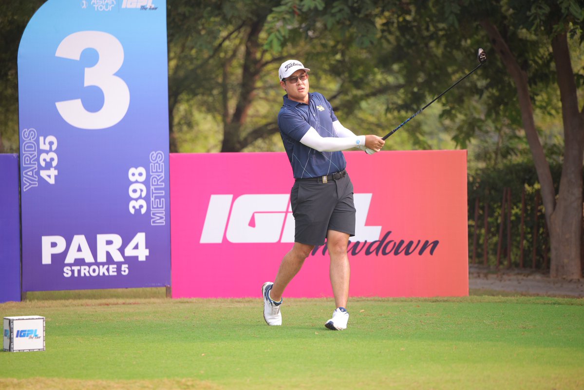 asiantourgolf's tweet image. Breakthrough win calling for Poosit Supupramai as he sinks three birdies in a row from the 12th hole to lead by two with four to play! 🙌

linktr.ee/asiantourgolf #BharathClassic2025 #IGPL #TimeToRise