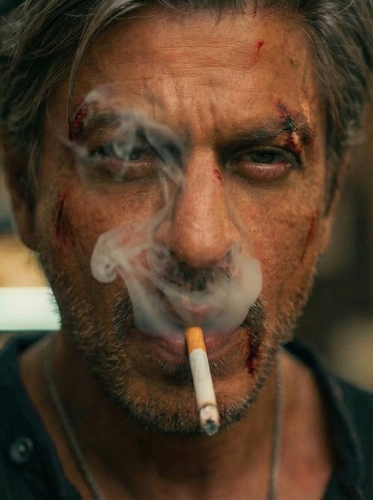 DARR NAHI….
DAHSAT HOON !!!!

#ShahRukhKhan #King