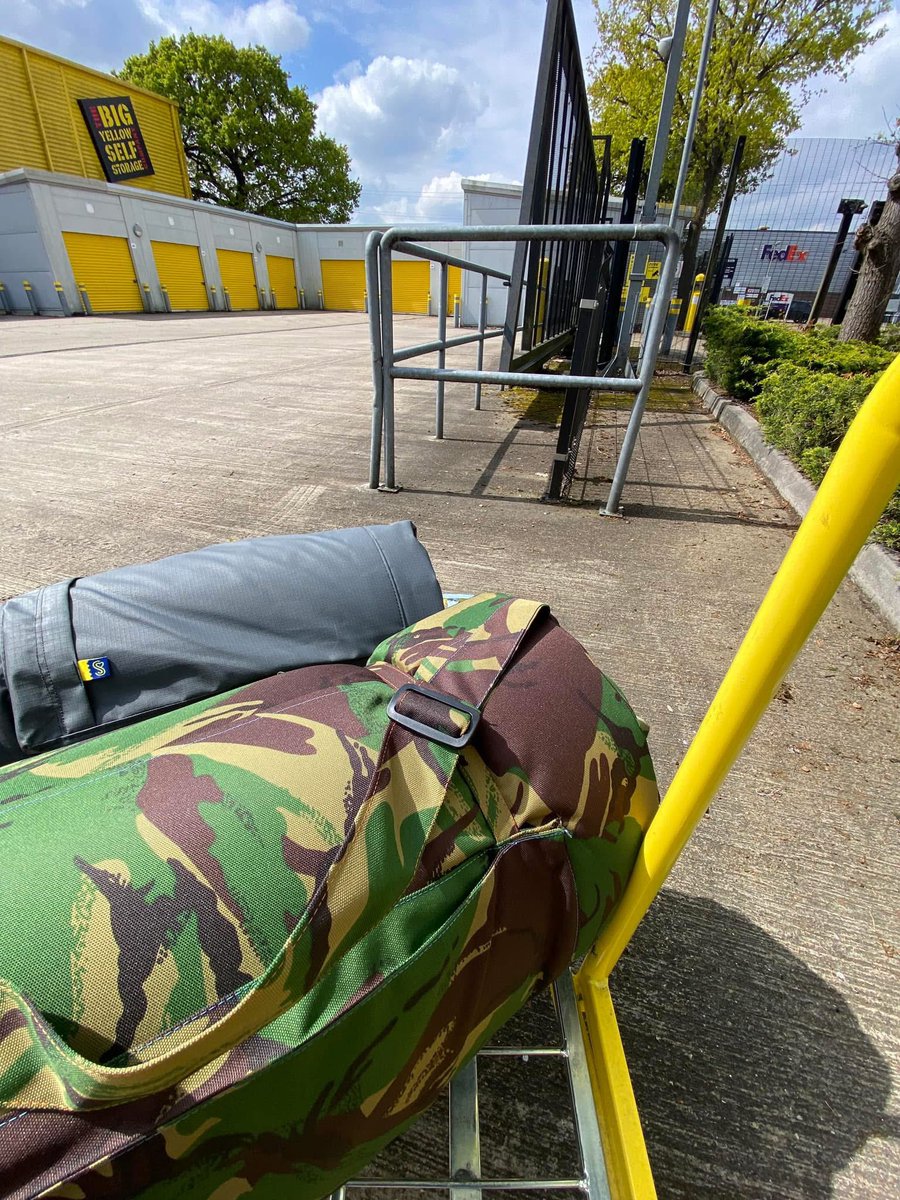 Huge thanks to sheltersuituk for the #ShelterBags and <a href="/bigyellowss/">Big Yellow</a> for the storage space - you're both amazing 💛

#ThankYou
#BigYellowSelfStorage #JustAHelpingHand
#Chertsey #Surrey
#KindnessMakesYourHeartSmile 💰 Donate here: justahelpinghand.sumupstore.com
👉 bigyellow.co.uk/byfleet-self-s…