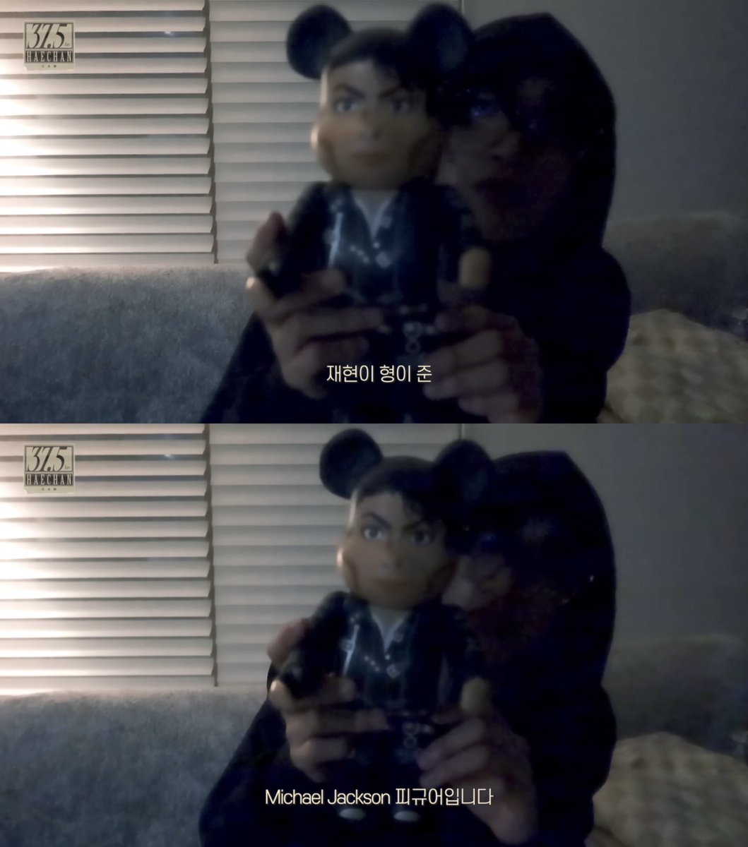 flfflpic's tweet image. 스윗보이 정재현 선물센스 .. 

군대 가는 동생한테 → 지샥 시계 (본인도 씀)
Small girl 노래 낸 영지님 → 빅보이 피규어
마이클잭슨 좋아하는 동생한테 → 마잭 피규어
프라다 앰버서더로 밀라노 가서 → 한국에서 가져온 선물