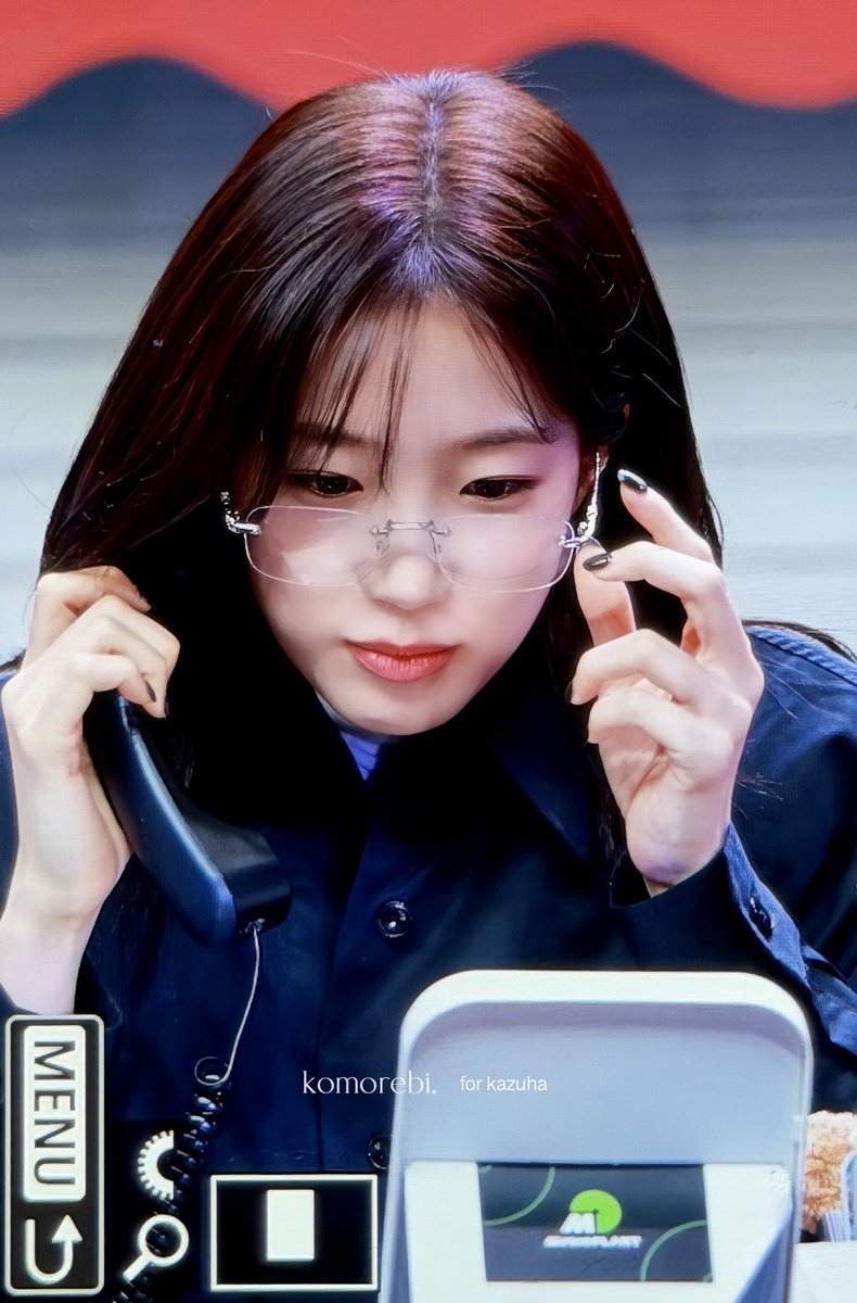 251130
안경을 내리면 바보가 되는 클리셰..👓
#LE_SSERAFIM #르세라핌
#KAZUHA #카즈하 #カズハ