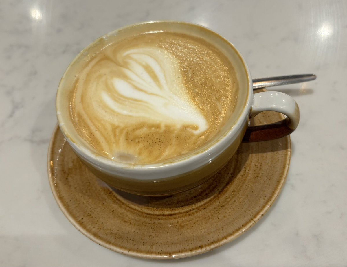 Just had a lovely chat with Babs about the joy of community and connection through the medium of coffee and cake.
And connection through radio too!😊
<a href="/BBCBabs_michel/">Babs Michel</a> 
<a href="/KadyEliza/">Kady Eliza Braine</a>