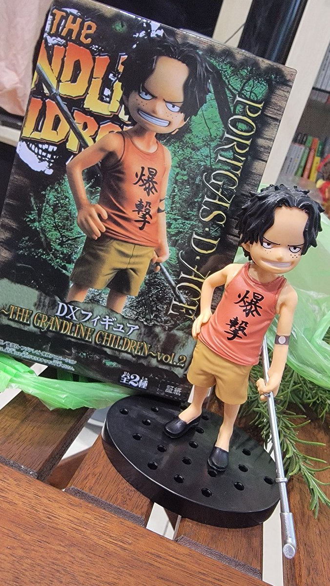 ren09211's tweet image. 台中的太平國民運動中心即將開幕
目前試營運所有設施通通免費
昨天帶著小孩去免費游泳
一旁有很多假日市集攤販
小孩抽到艾斯公仔和一堆玩具
總共台幣50塊換到六樣東西= =
（水槍是送的）
意外的收穫