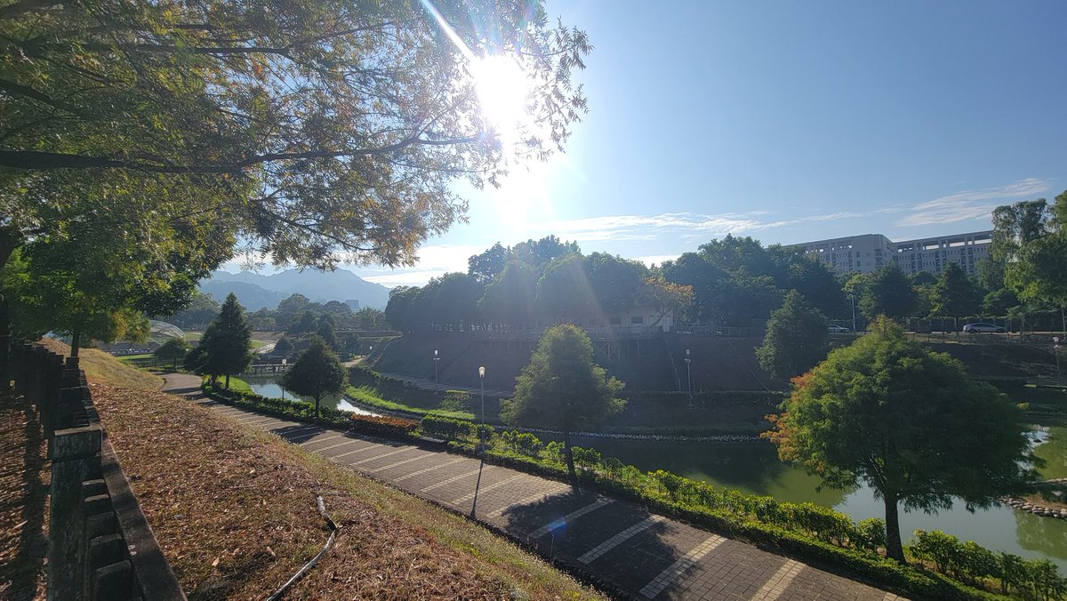 ren09211's tweet image. 台中的太平國民運動中心即將開幕
目前試營運所有設施通通免費
昨天帶著小孩去免費游泳
一旁有很多假日市集攤販
小孩抽到艾斯公仔和一堆玩具
總共台幣50塊換到六樣東西= =
（水槍是送的）
意外的收穫