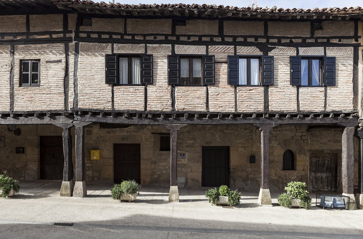 SANTA GADEA DEL CID
Esta villa de origen medieval pasará a formar parte en 2026 de la Asociación Los Pueblos más Bonitos de España por su valor histórico, arquitectónico y paisajístico.
Se convierte así en el octavo pueblo de la provincia de Burgos que cuenta con esta distinción