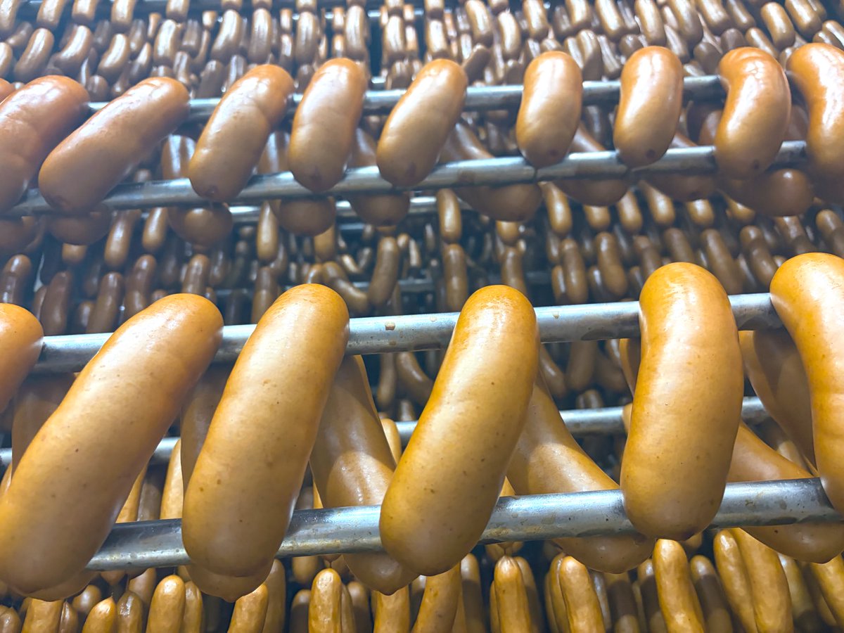 saitoham8's tweet image. 海外からのお客様が0人でした。実はここ最近、海外からのお客様がガクッと減った。それでも、日本のお客様は目に見えて増えている。客層が変わろうとも、営業日には日本の国旗を掲げ、国産無添加で日本の食を守る信念だけは絶対変わらない。