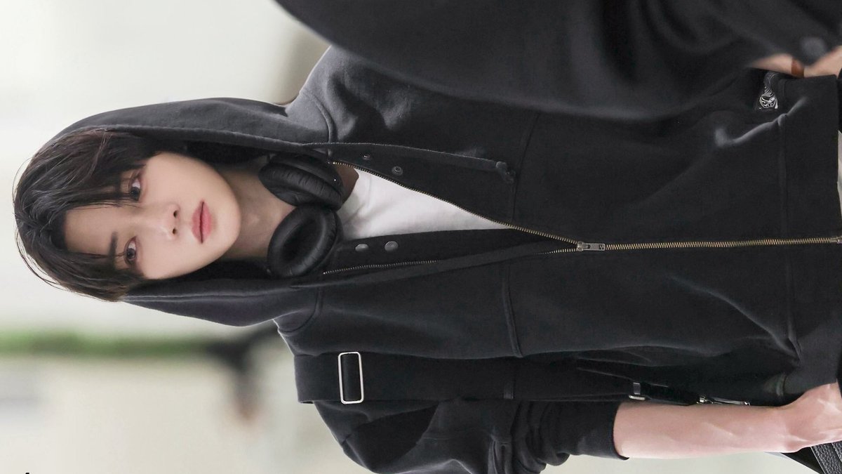 ghostingsoobin's tweet photo. i don't want to be too delusional but beomgyu's way of dressing really screams boyfriend material... https://t.co/TkgpedX9zn