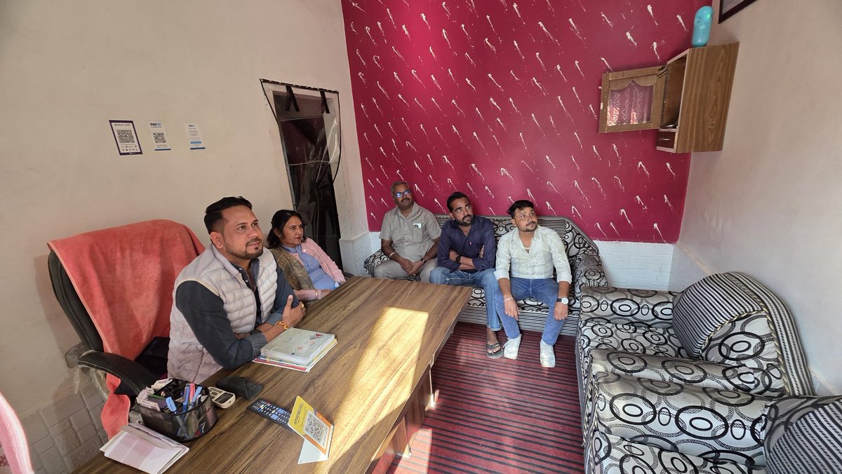 मन की बात कार्यक्रम की कुछ झलकियां।
#Maya_prajapati
#MayaprajapatiBjp
#Nagar_Mandal_upadhyaksh
#anupgarh