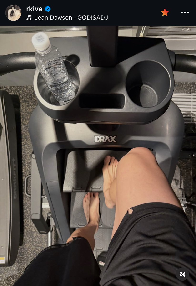 vjungist's tweet image. oh taehyung is gonna come online tonight