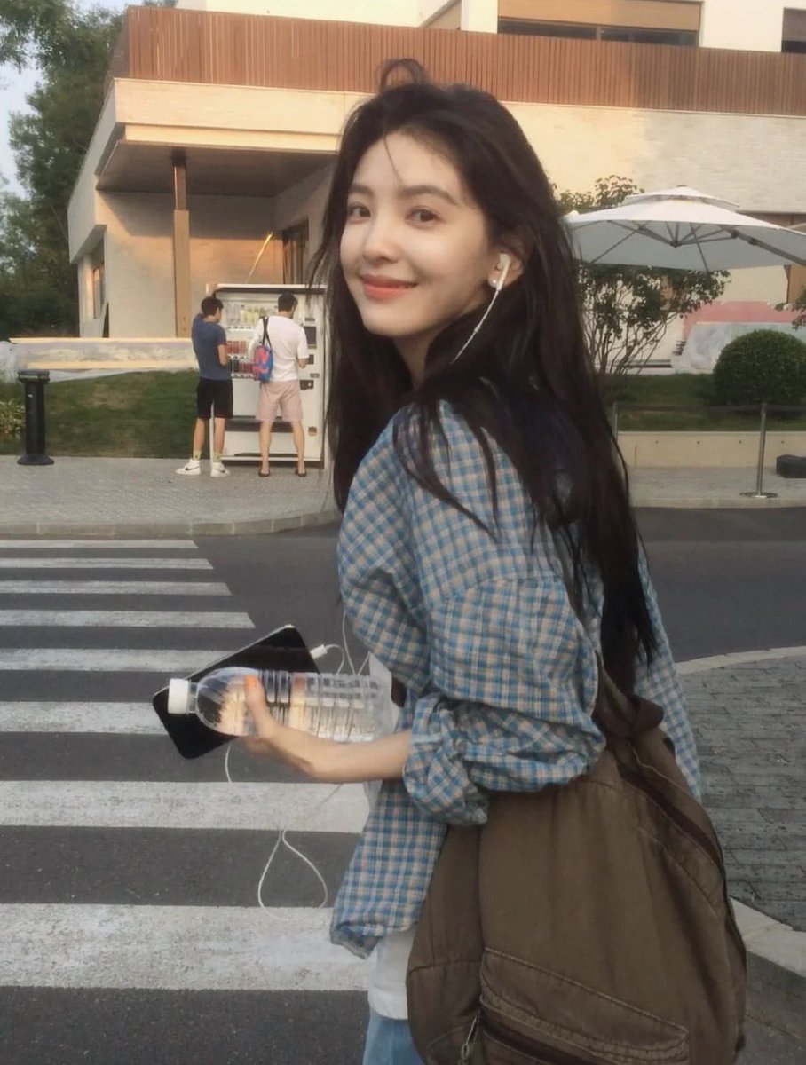 리리 tweet media