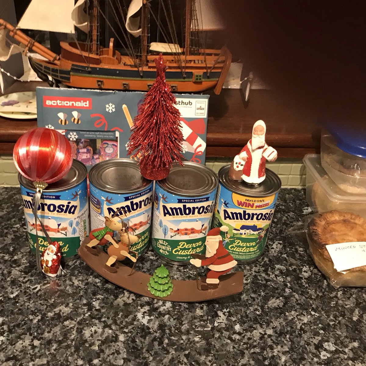 vivelabfrance's tweet photo. Day 4 of 12 days of Christmas giving to a foodbank
4 tins of custard
⁦@emsyorkshire2⁩ https://t.co/fmvcPIXU0v