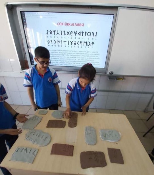 hatunaliyeva's tweet image. Dersimiz, Göktürkçe