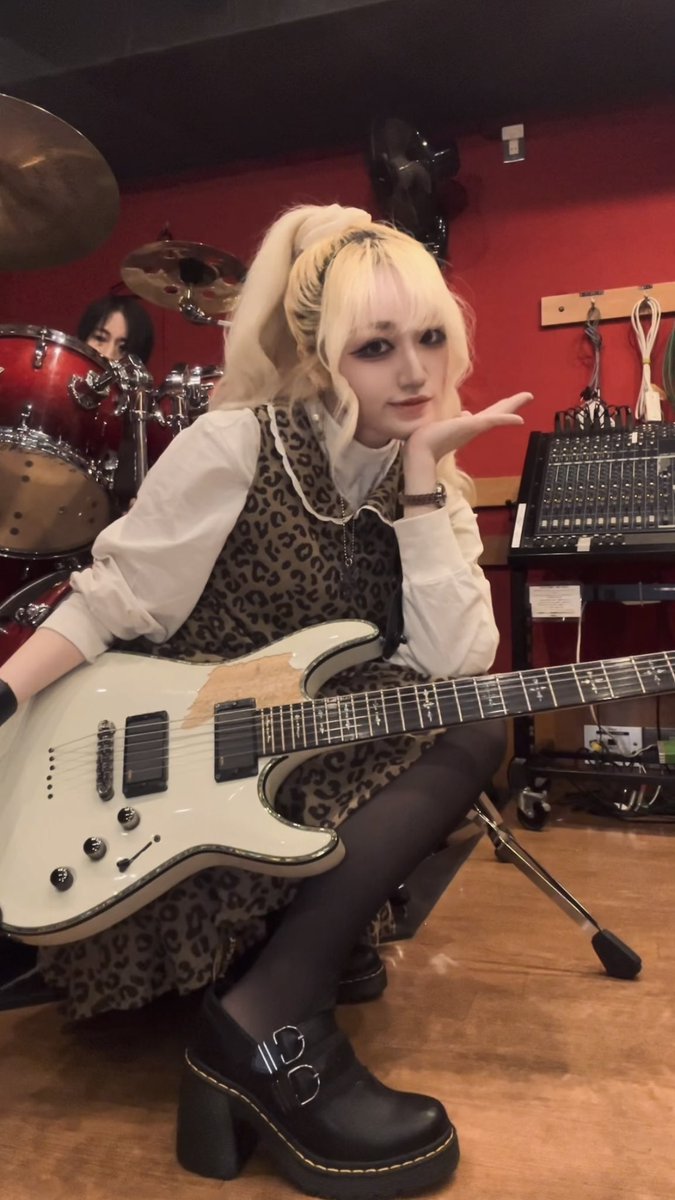 🩷Lisa 13🩷義手ギタリスト🎸💪義手ピックは手作り (@lhjw121315666